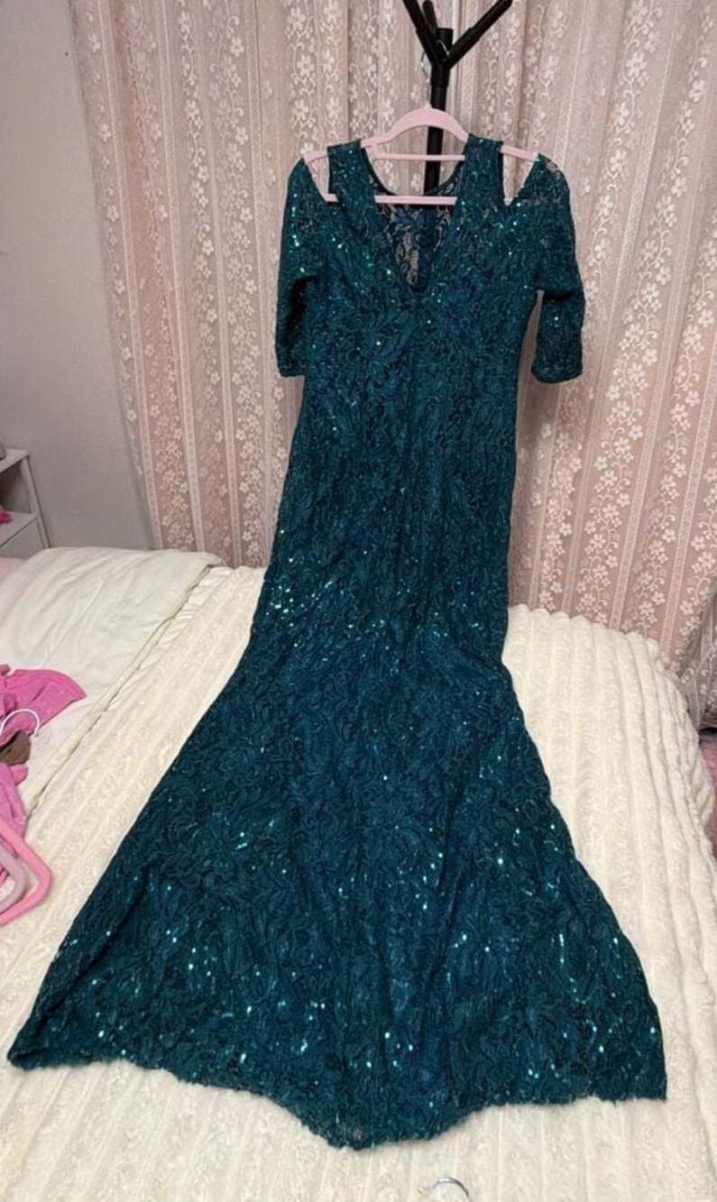 Marina Emerald Green Sequin Lace Cold Shoulder Formal Gown, Size 16